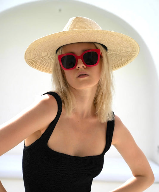 pink squared sunglasses with black shirt and hat