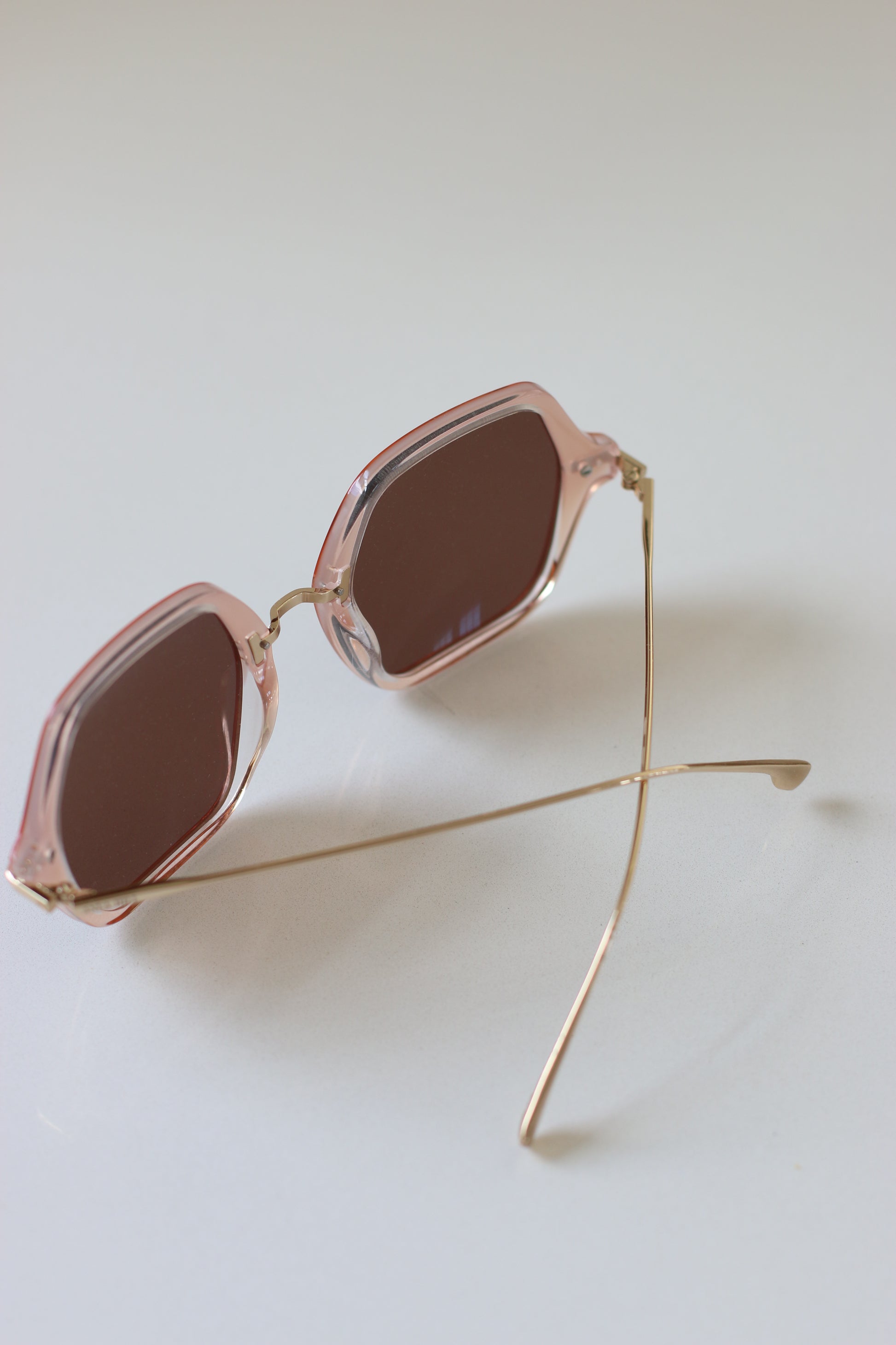 ANEA HILL Champagne sunglasses with stylish gold-tone hinges