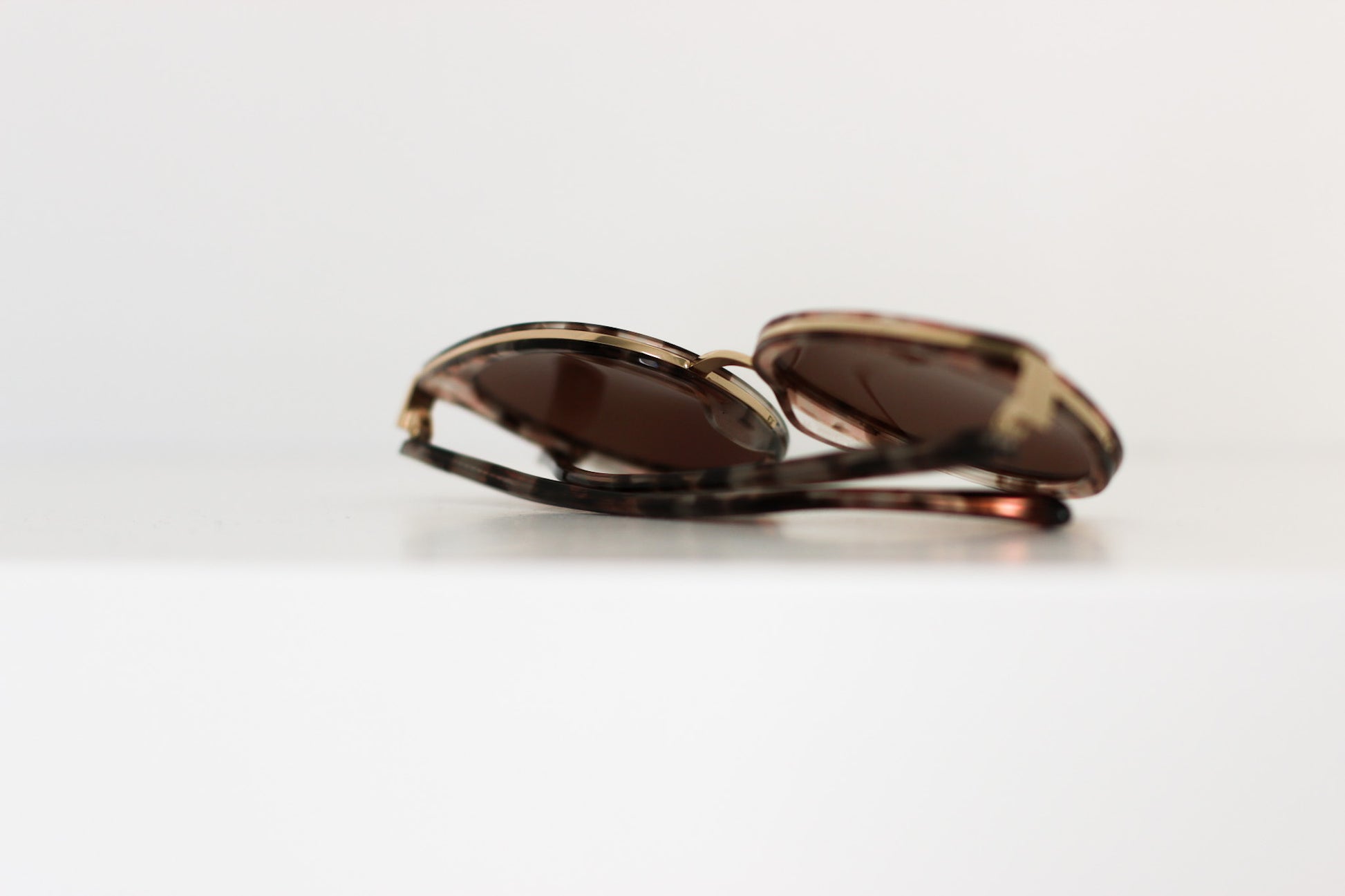 Pink tortoise acetate sunglasses with Elegant Gold Bar Detailing - The Ultimate in Luxury Eyewear