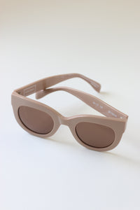 "ANEA HILL Duchess Sunglasses: Fashionable Eyewear for Women!"