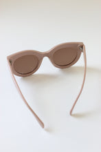 Load image into Gallery viewer, &quot;ANEA HILL Duchess Sunglasses: Fashionable Eyewear for Women!&quot;
