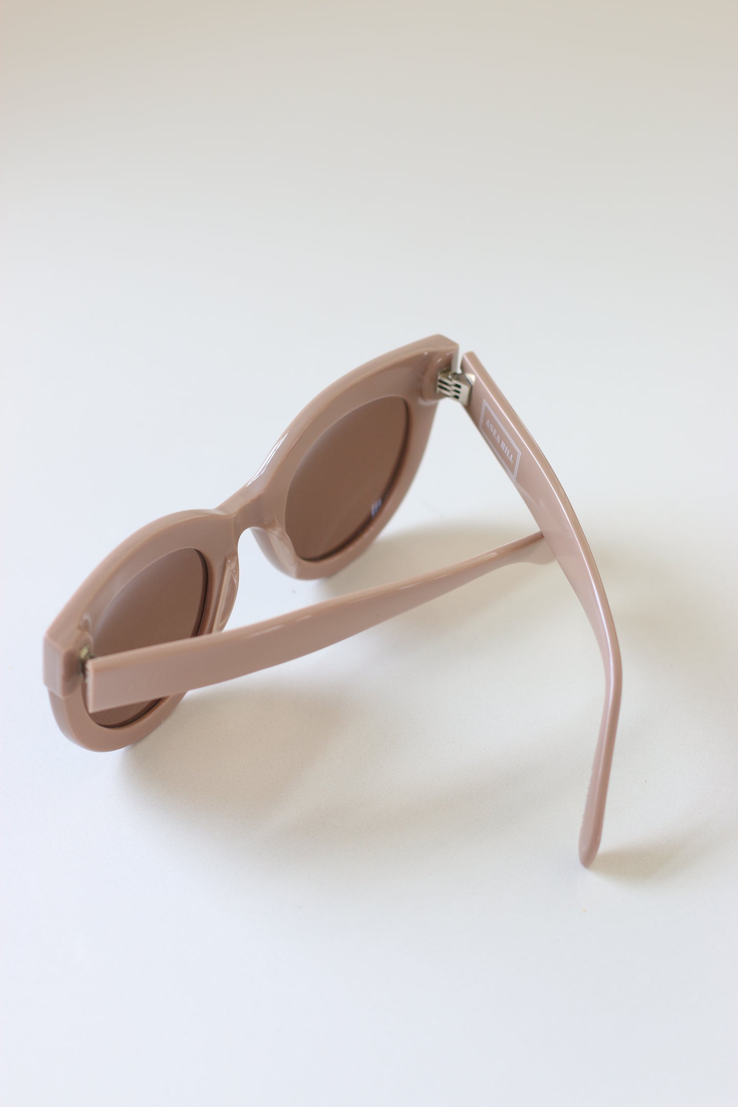 "ANEA HILL Duchess Sunglasses: Fashionable Eyewear for Women!"