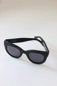 Anea Hill Manhattan sunglasses - oversized cat-eye frames and dark-gray tinted lenses